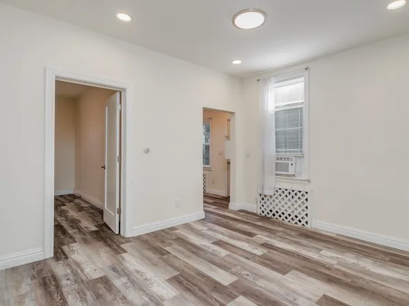 232 Pearsall Avenue image 11 of 20