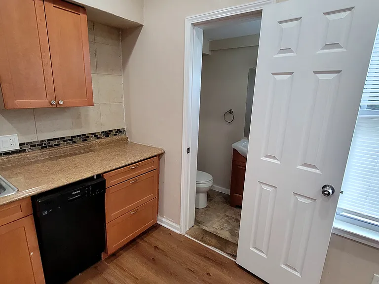 2266 Grandview Ave — Photo 7