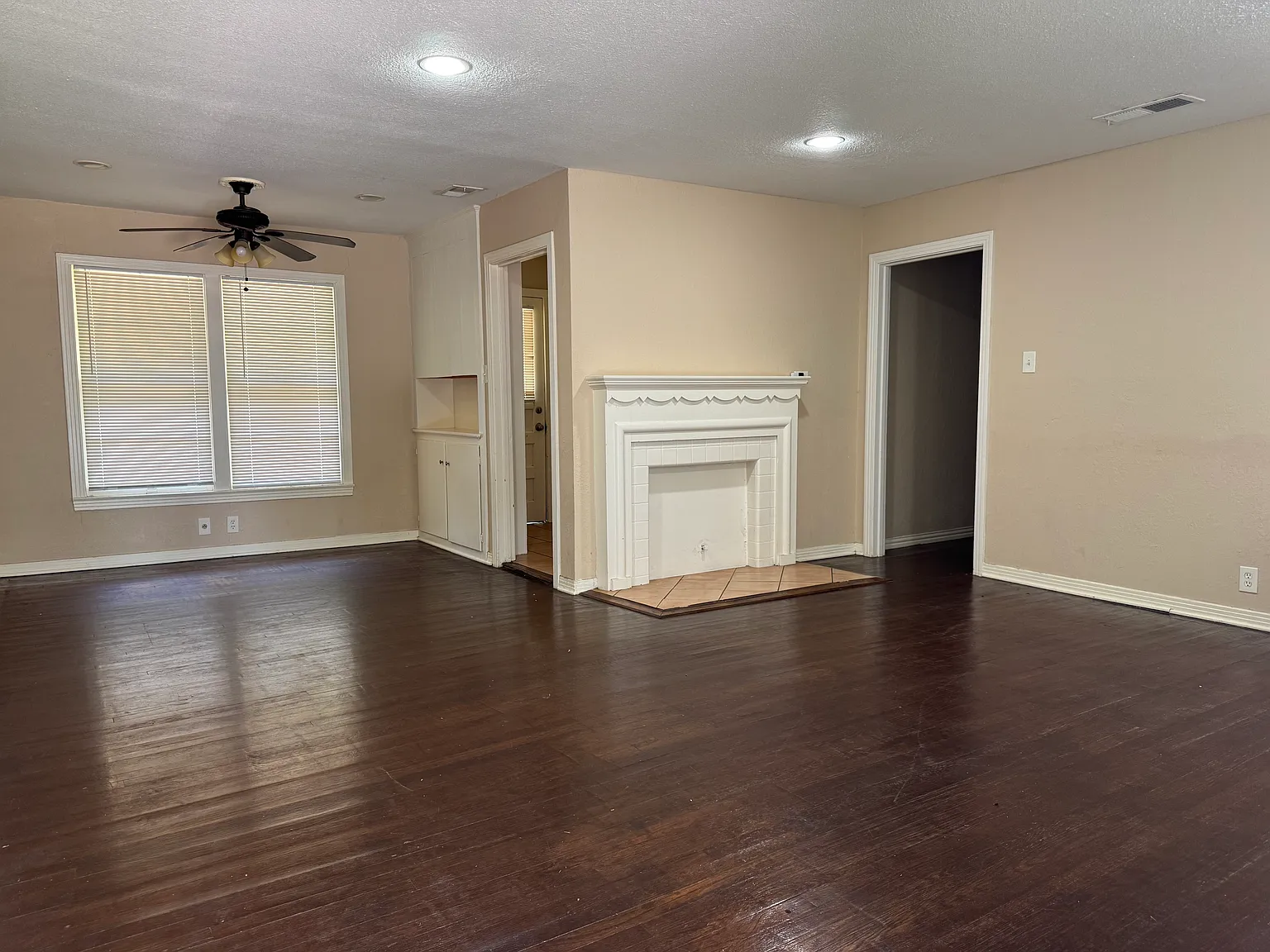 3 bed, 2.5 bath, 1598 sqft, $1,895 — Photo 2