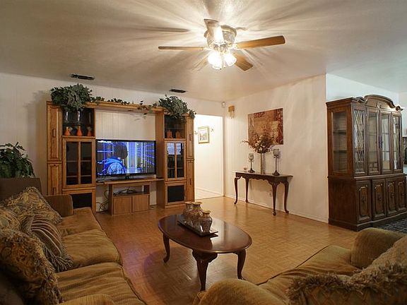5th image of 812 Kelley Dr