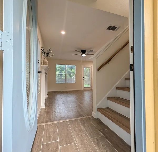 13303 Lyndhurst St #SIDE B — Photo 2