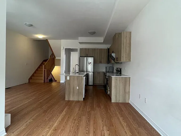 11405 Leslie St — Photo 7