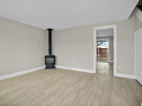 5th image of 1264 Redwood Cir APT 1