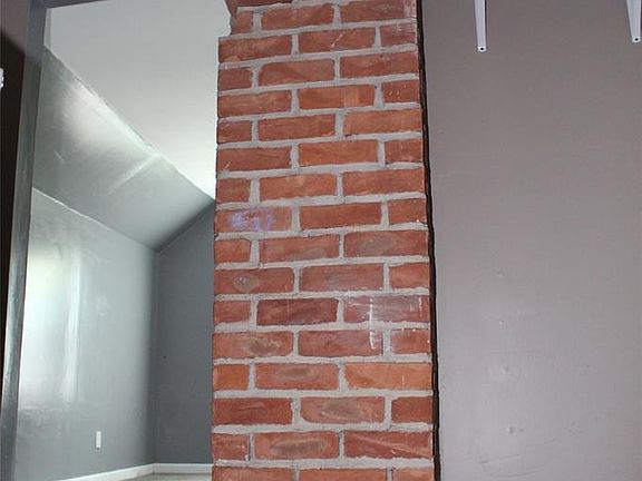 4th image of 15837 Fielding St