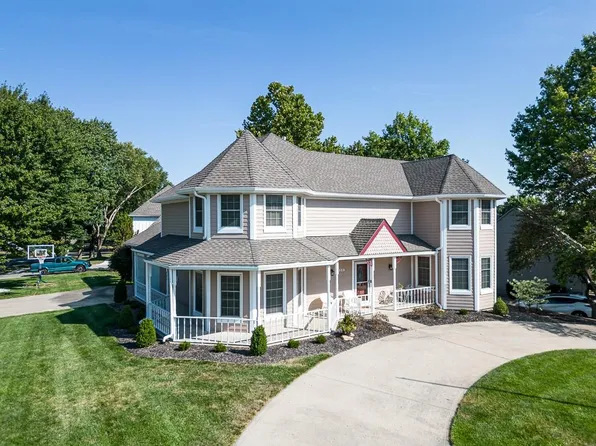 8523 Gillette St, Lenexa, KS 66215