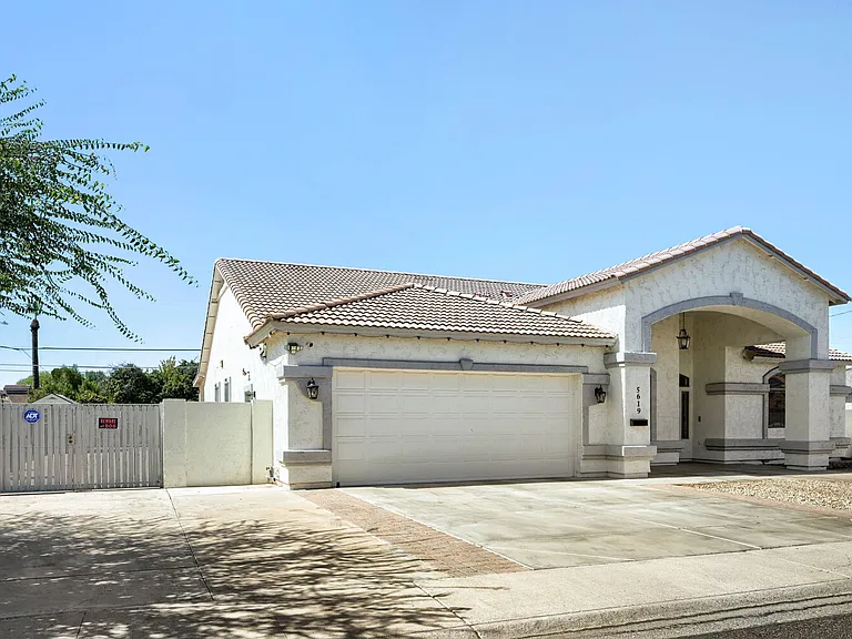 5619 W Frier Dr — Photo 2