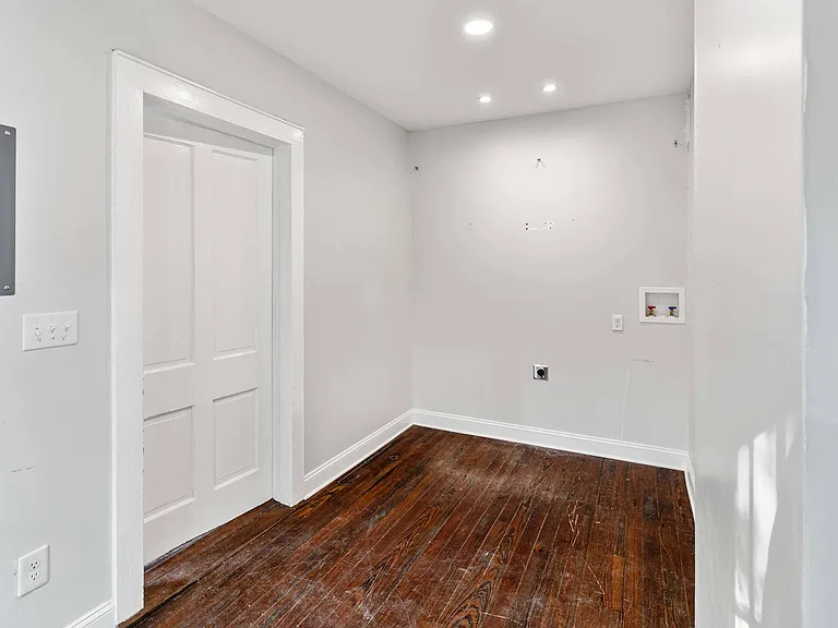 2054 Walton Way — Photo 10