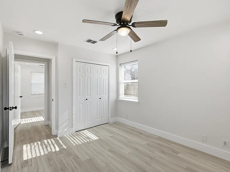 1002 Mardi Gras Ln — Photo 7