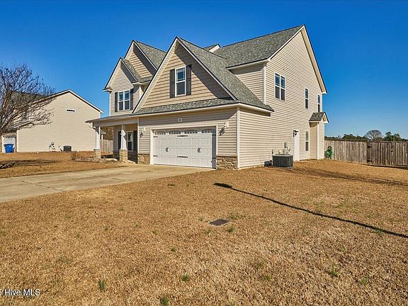 3rd image of 302 Peaceford Avenue