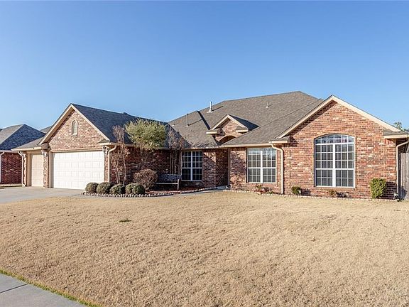 2nd image of 2213 Oak Dr
