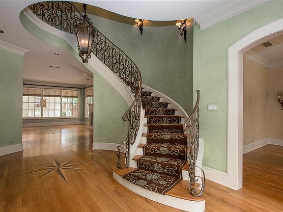 3rd image of 5501 Collinwood Ave