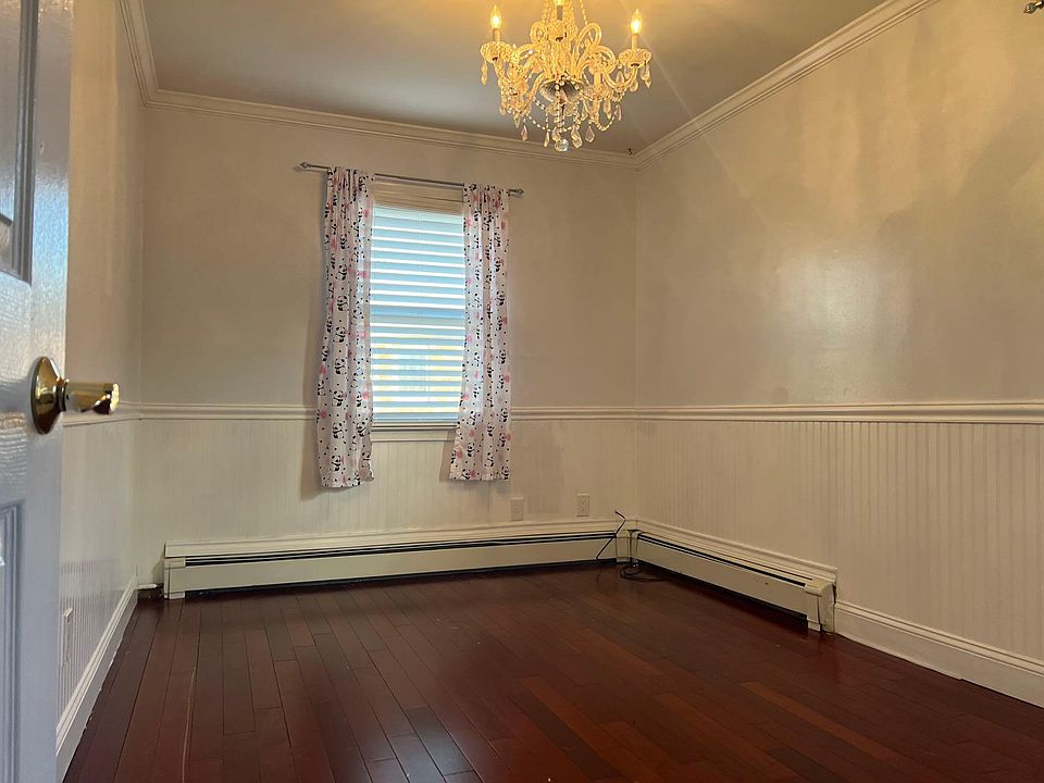 1st image of 17 Clintonville St
