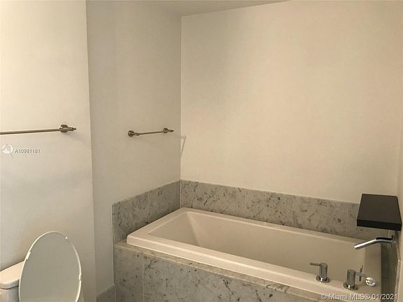 5th image of 244 Biscayne Blvd APT 1104