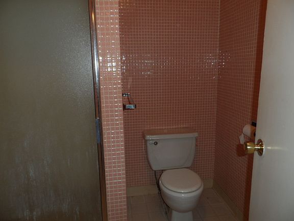 2nd image of 2584 Fountain Ave