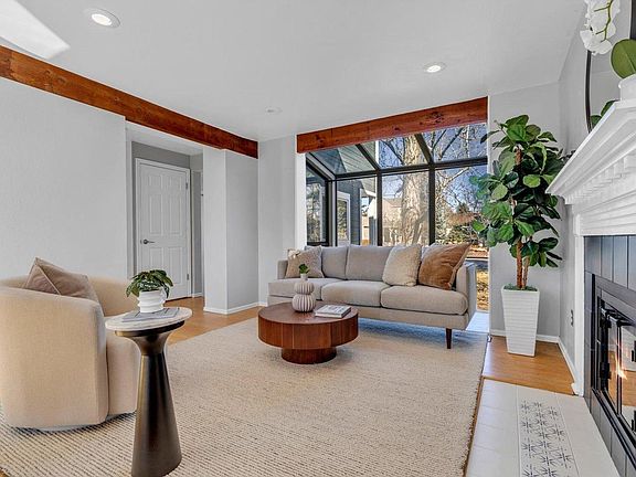 3rd image of 256 W Elm St