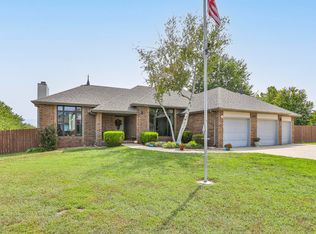 2020 N Equestrian Ln, Nixa, MO 65714