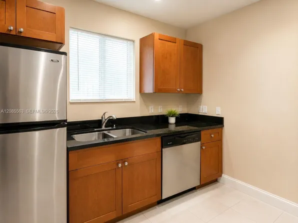851 80th St APT 4, Miami Beach, FL 33141