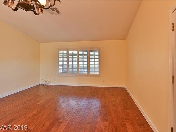 5th image of 1010 Winding Hill St