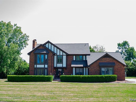 4th image of 6651 Arlington Dr