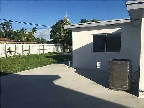 4212 SW 98th Ave — Photo 12