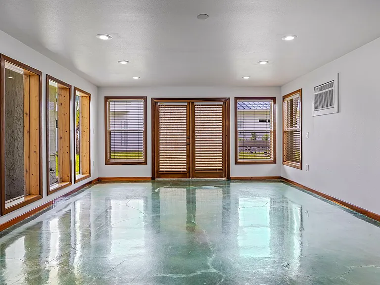 485 N Shore Dr — Photo 18