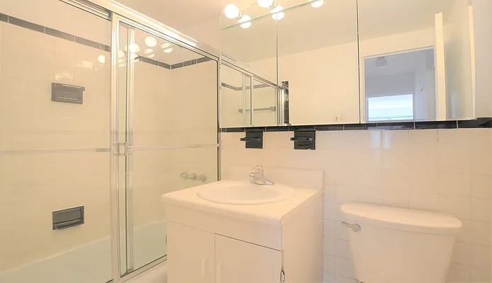 Rented by Manhattan Realty Group | media 14