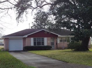 500 McKay Loop, Clute, TX 77531