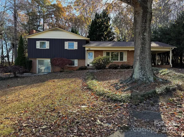 2665 Fairway Acres Cir, Lenoir, NC 28645