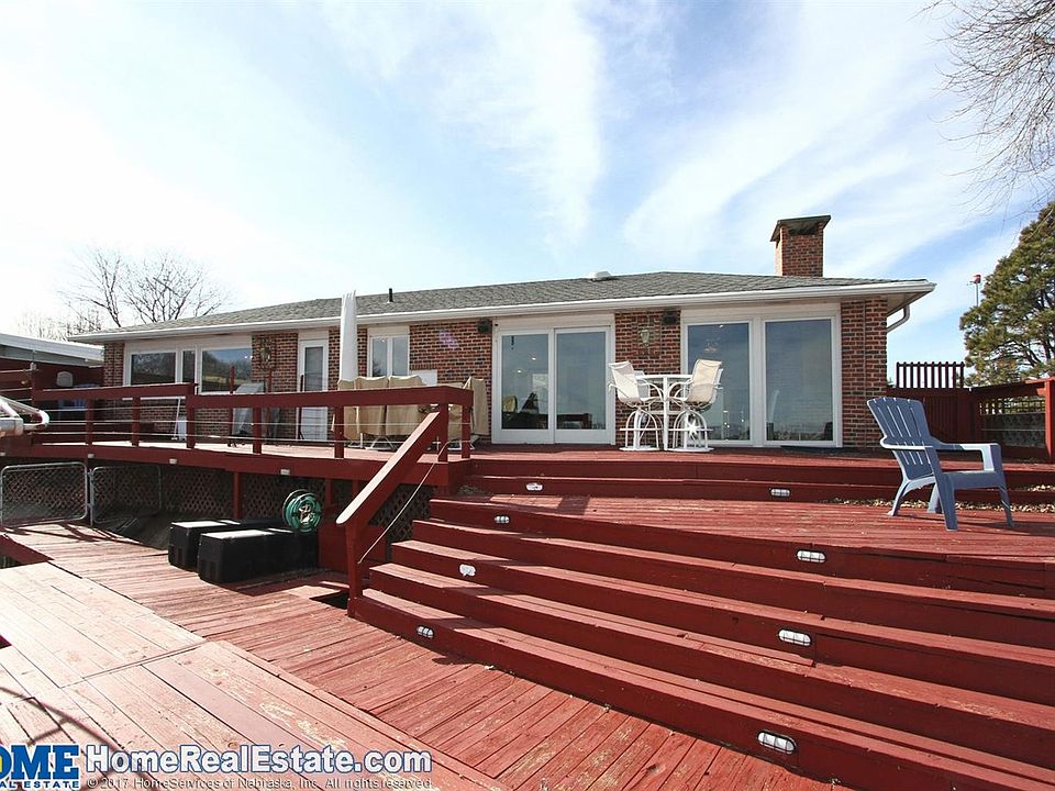 1st image of 820 Lakeside Dr