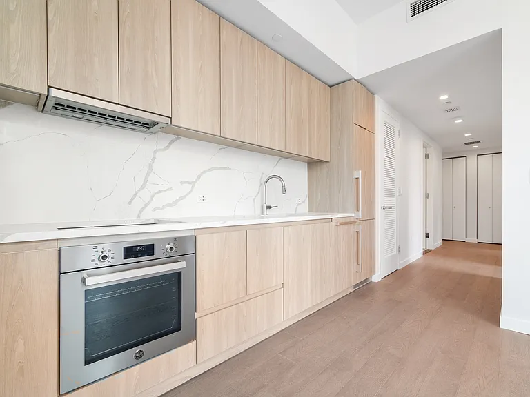 200 E 23rd St #9A — Photo 2