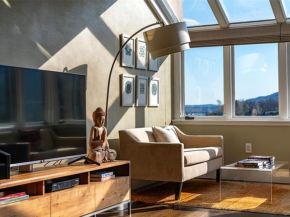 4th image of 6 Burd Street #2403