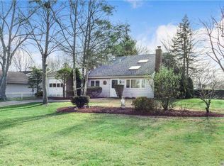 83 Mercury Ave, East Patchogue, NY 11772