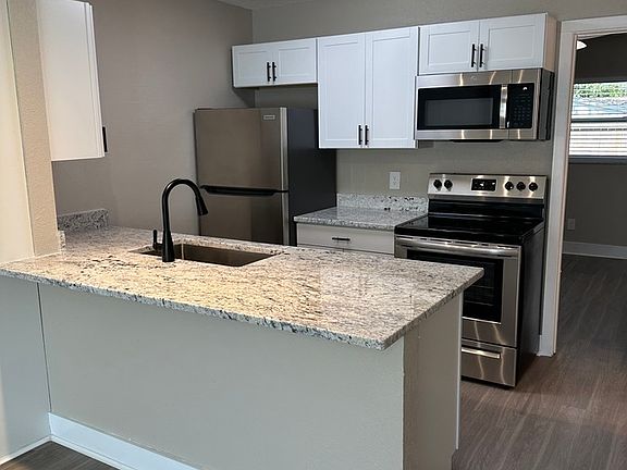 4th image of 1462 Hamlet Ave APT 6