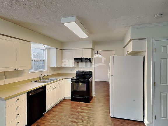 3rd image of 328 Prairie Run Dr