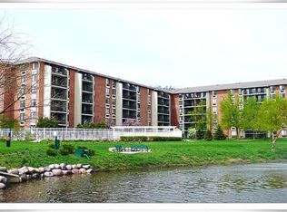 75 Kristin Cir APT 208, Schaumburg, IL 60195