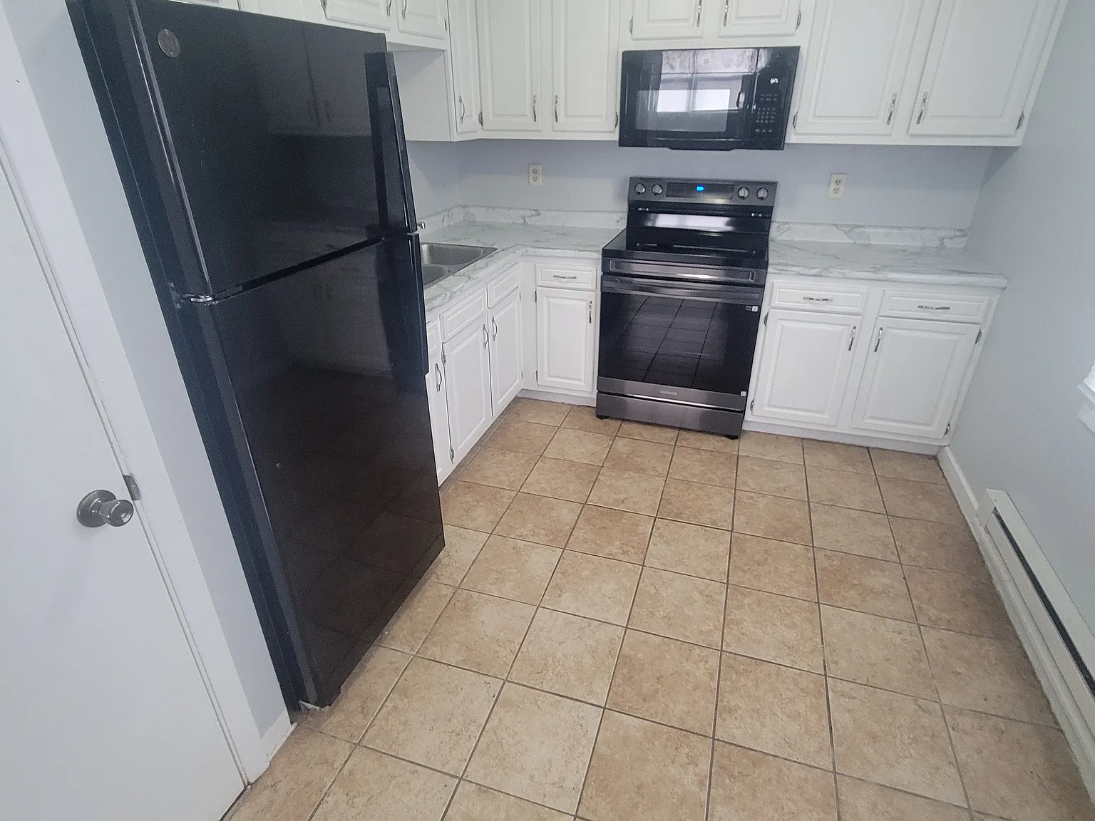2 bed, 750 sqft, $1,300 — Photo 2