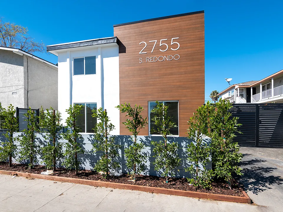 2755.5 S Redondo Blvd