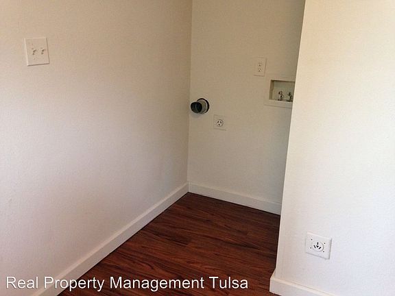 4th image of 1923 N Iroquois Ave