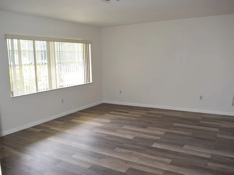 1881 SE Airoso Blvd — Photo 2