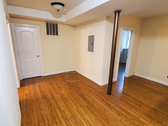 4th image of 3110 W Walton St #102