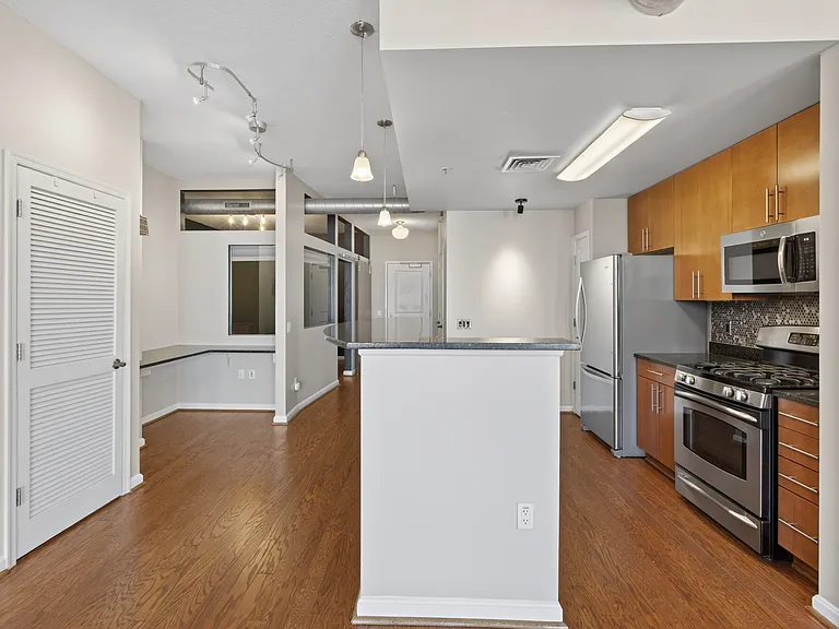 1390 Kenyon St NW #602 — Photo 8