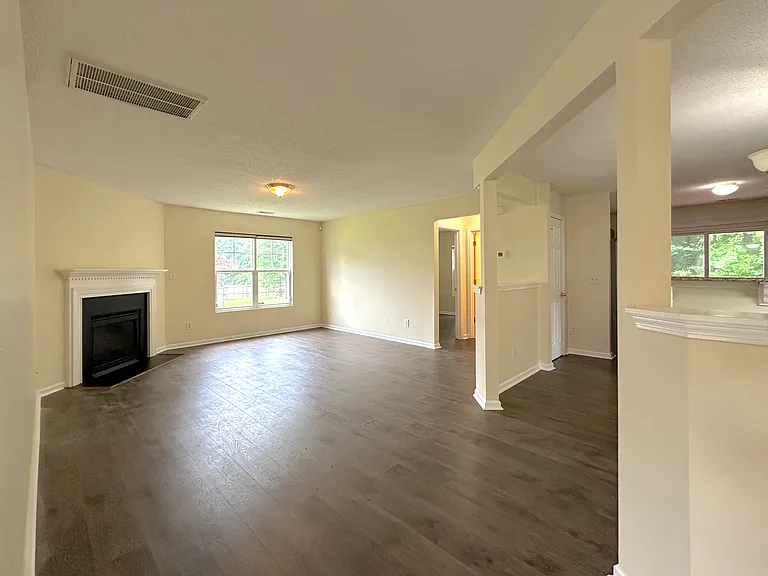1210 Whitman Dr — Photo 5