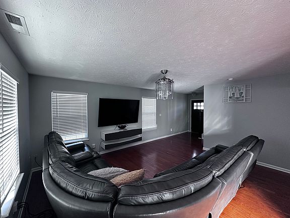 4th image of 264 Lyngardens Way