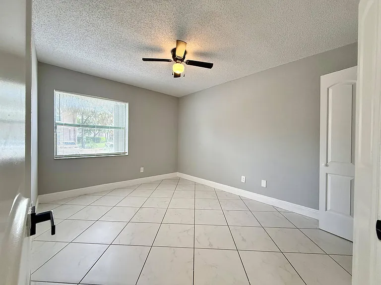 9633 Riverside Dr #E2 — Photo 10