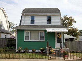 2 Laurel Rd, Lindenhurst, NY 11757