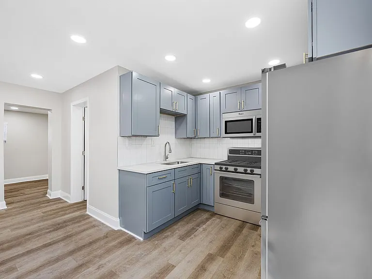 129 Danube Ave — Photo 4