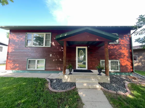 1226 Sunset Ave, Mobridge, SD 57601