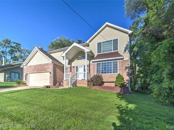 3950 Bradmore Ave, West Bloomfield, MI 48324