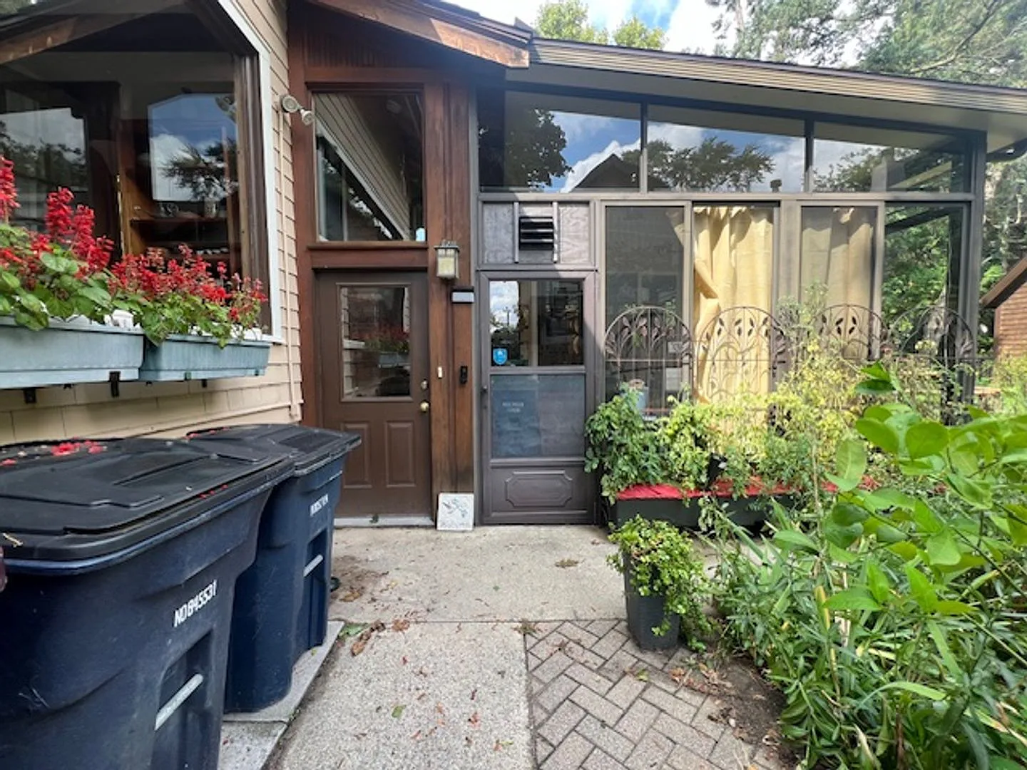 1415 Packard — Photo 1