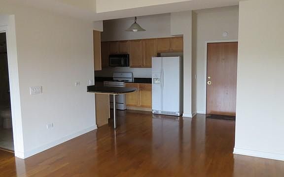 2nd image of 5588 N Lincoln Ave APT 207